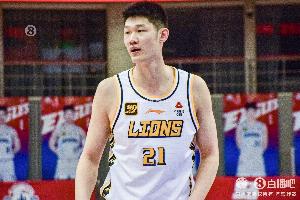 带伤拿下两双！胡金秋12中6拿到19分10篮板 6前场篮板